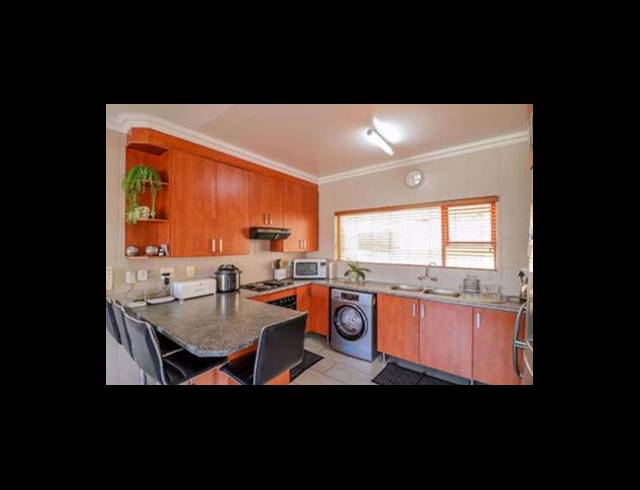 3 BEDROOM TOWNHOUSE FOR SALE IN GLENVISTA